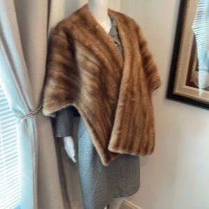 VINTAGE ALDERBLUM FURRIES WRAP 16 inches By 34 inches